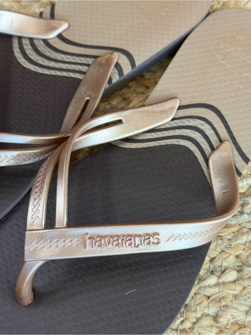 Havaianas Metallic Rose Gold Flip Flops Brown Women’s Sandals - Picture 2 of 4